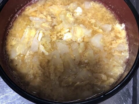 冬にぴったり、暖かい味噌味キャベツスープ